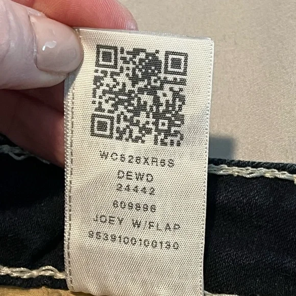 True Religion Blue Jeans with Signature Horsehoes Stitching - Picture 9 of 12